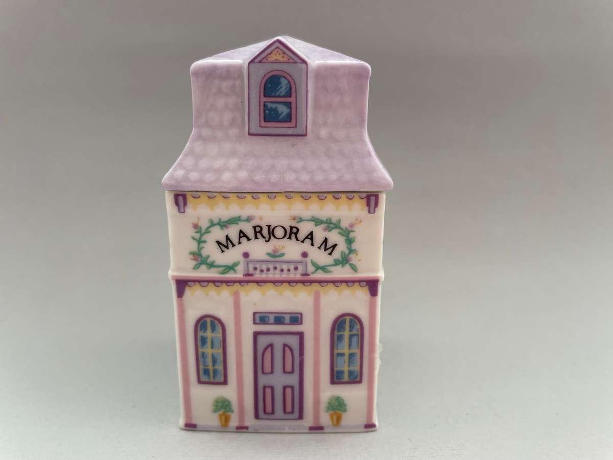 Lennox Spice Village: Marjoram