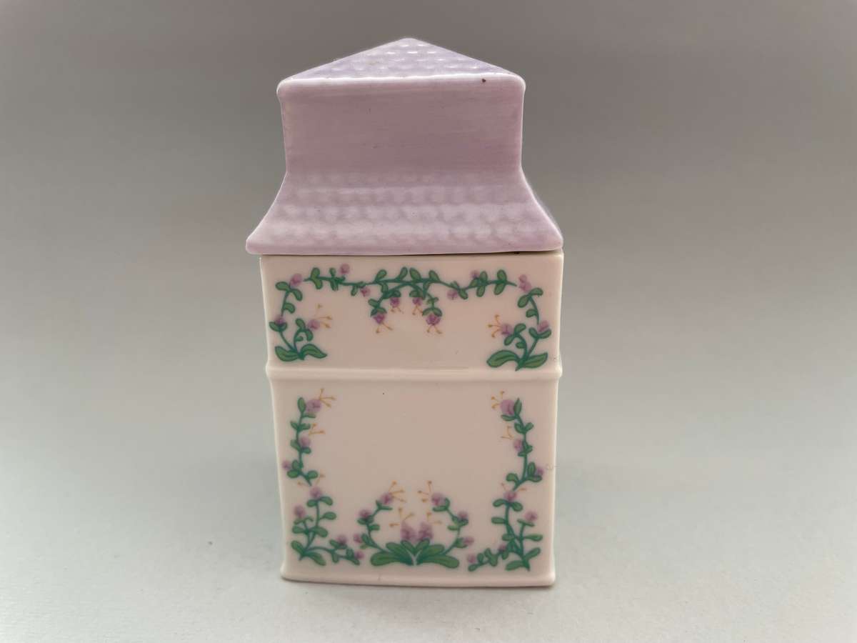 Lennox Spice Village: Marjoram