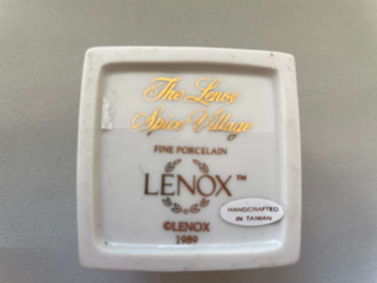 Lennox Spice Village: Marjoram