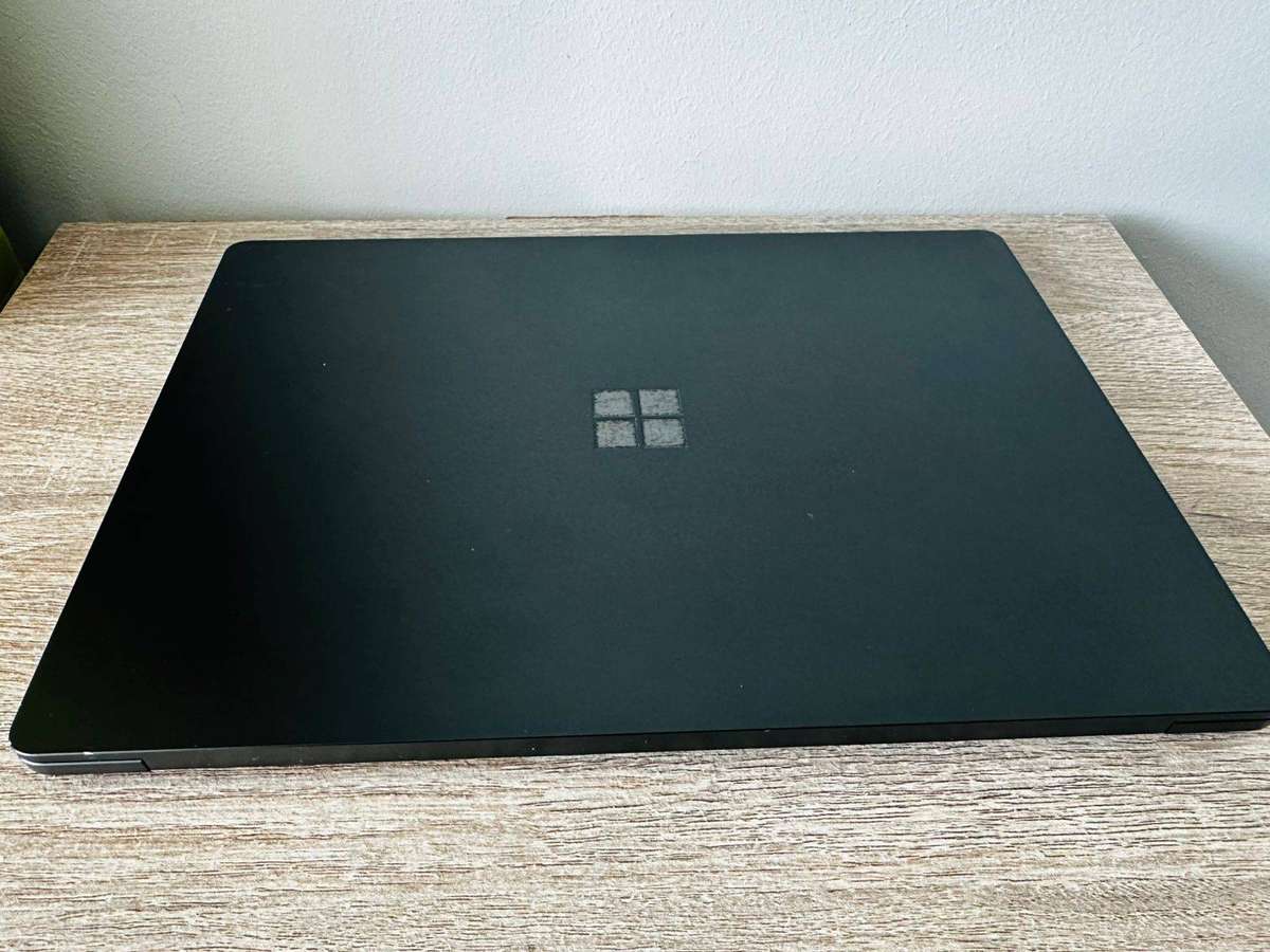 Microsoft Surface Laptop 5 i7 32GB RAM 512GB SSD Black