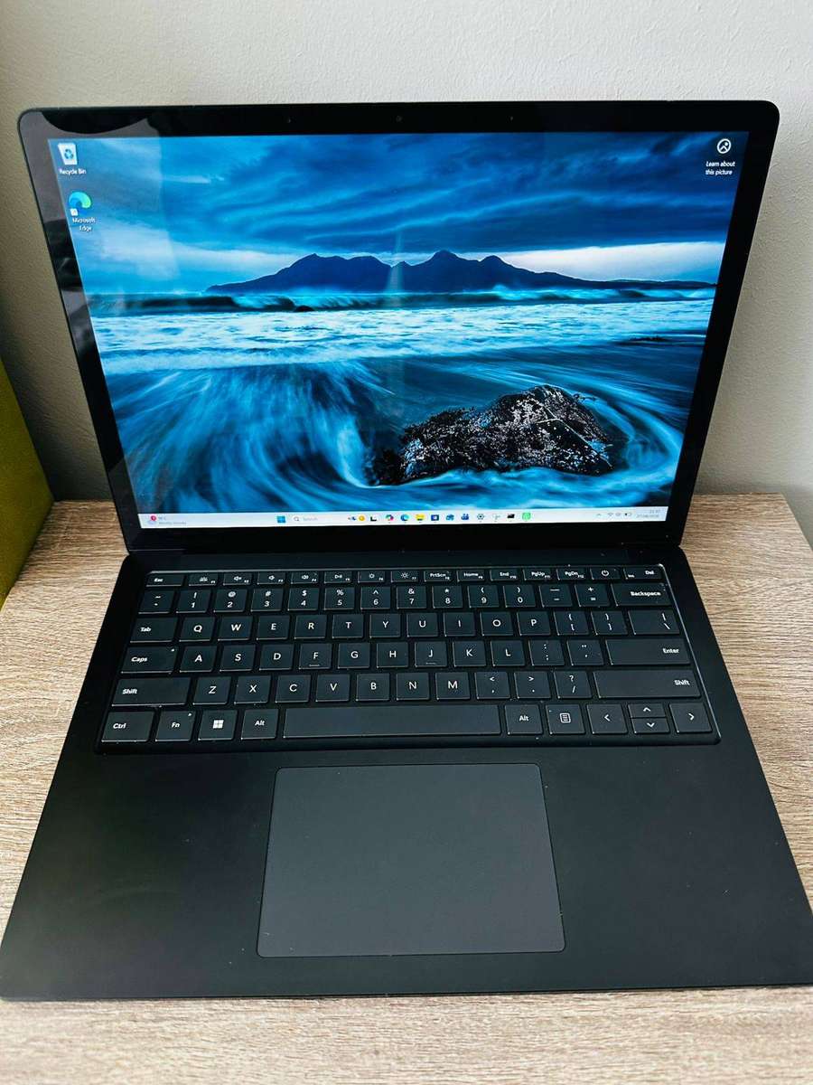 Microsoft Surface Laptop 5 i7 32GB RAM 512GB SSD Black