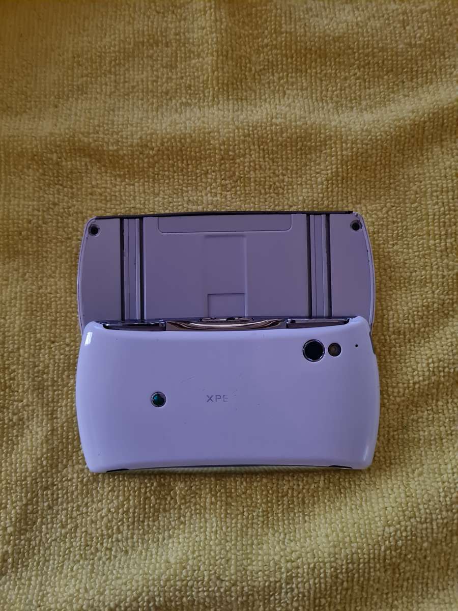 Sony PlayStation Phone Xperia R800i untested