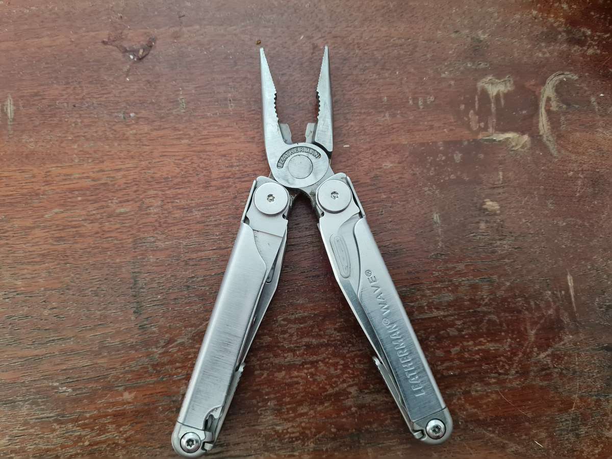 Leatherman wave with bits and pouch