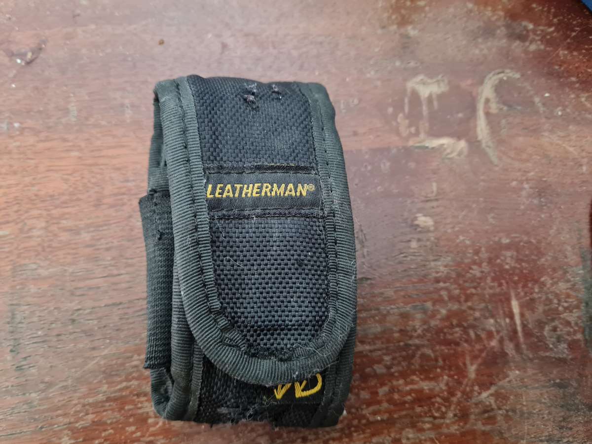 Leatherman wave with bits and pouch