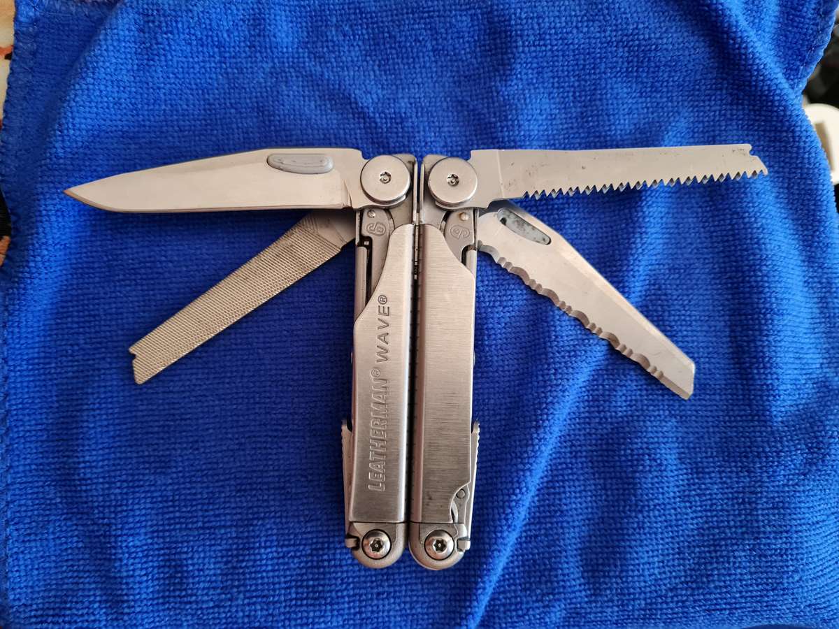 Leatherman wave with bits and pouch