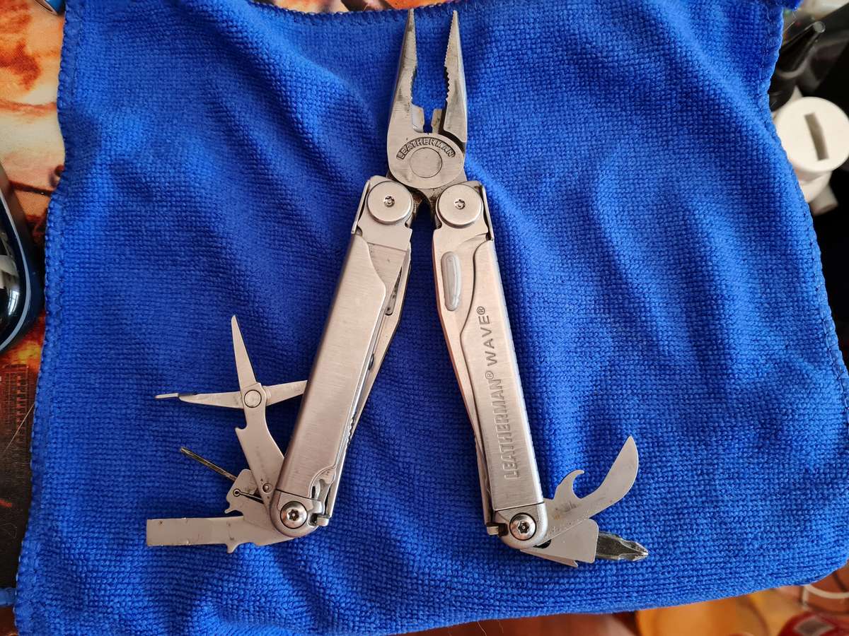 Leatherman wave with bits and pouch