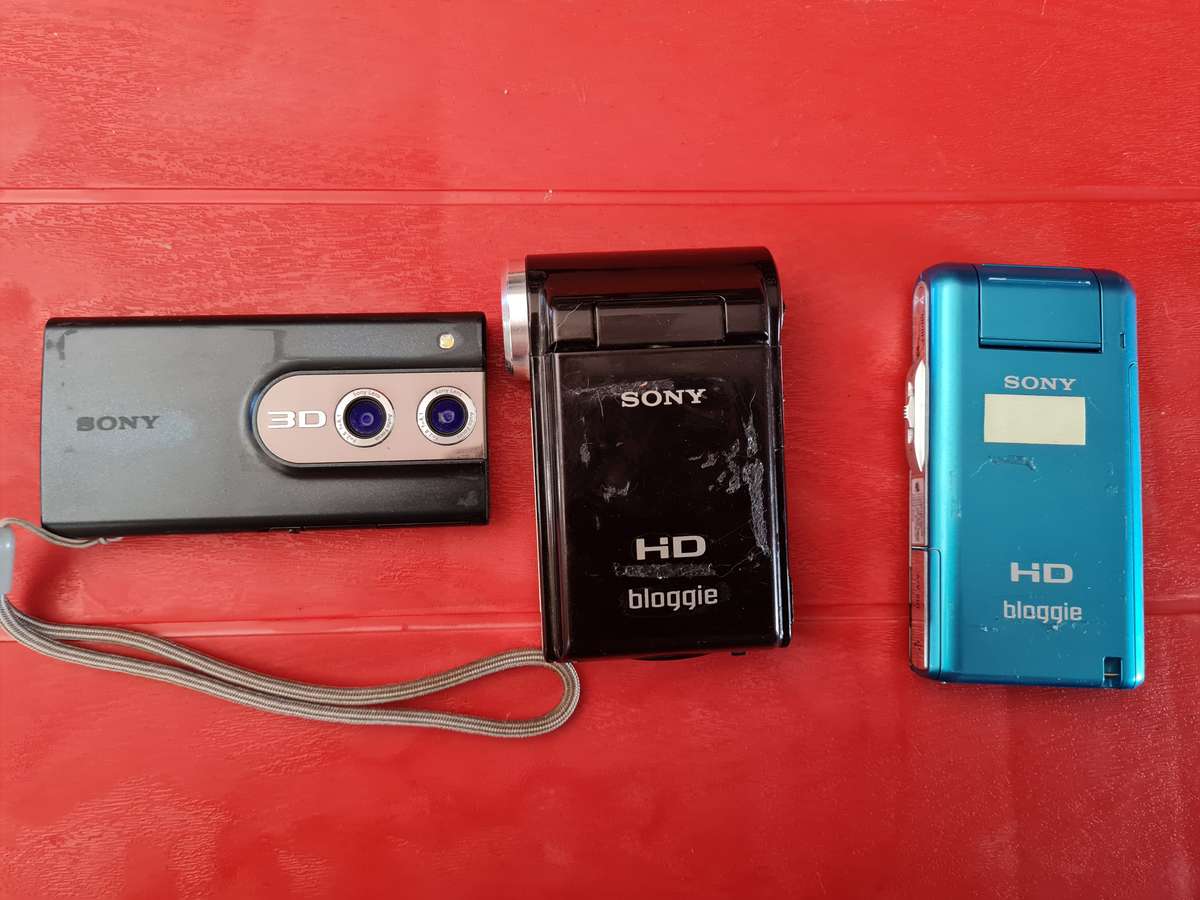 Lot of Sony bloggie HD video cameras working