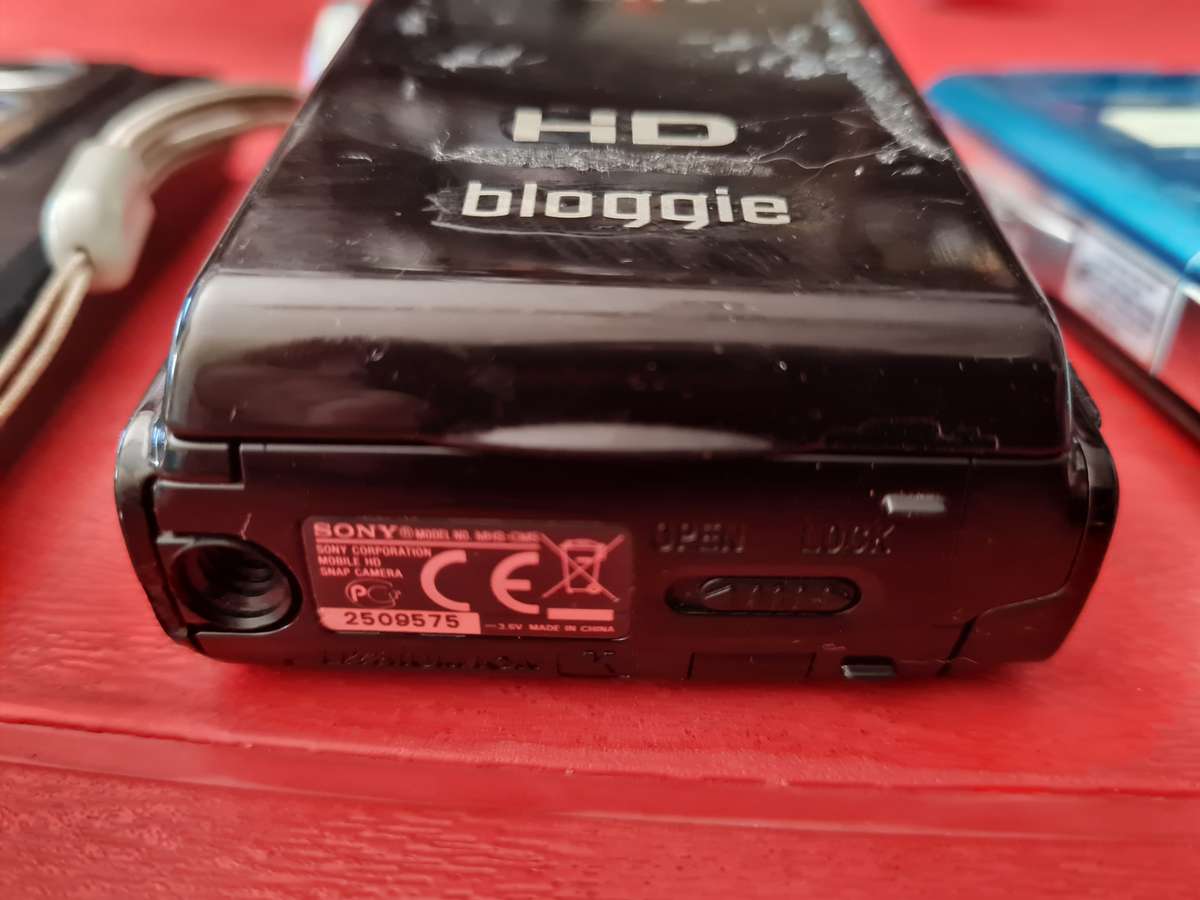 Lot of Sony bloggie HD video cameras working