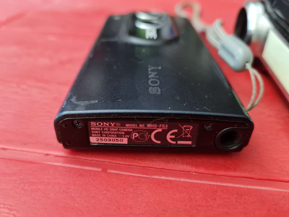 Lot of Sony bloggie HD video cameras working