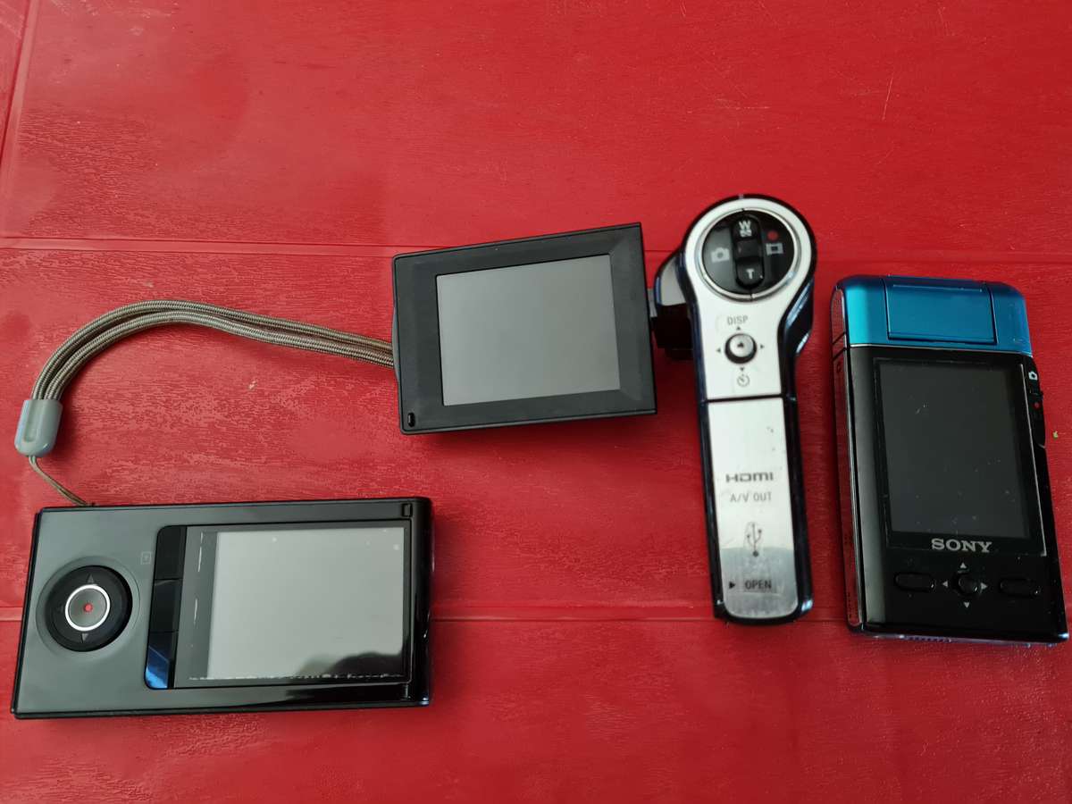 Lot of Sony bloggie HD video cameras working