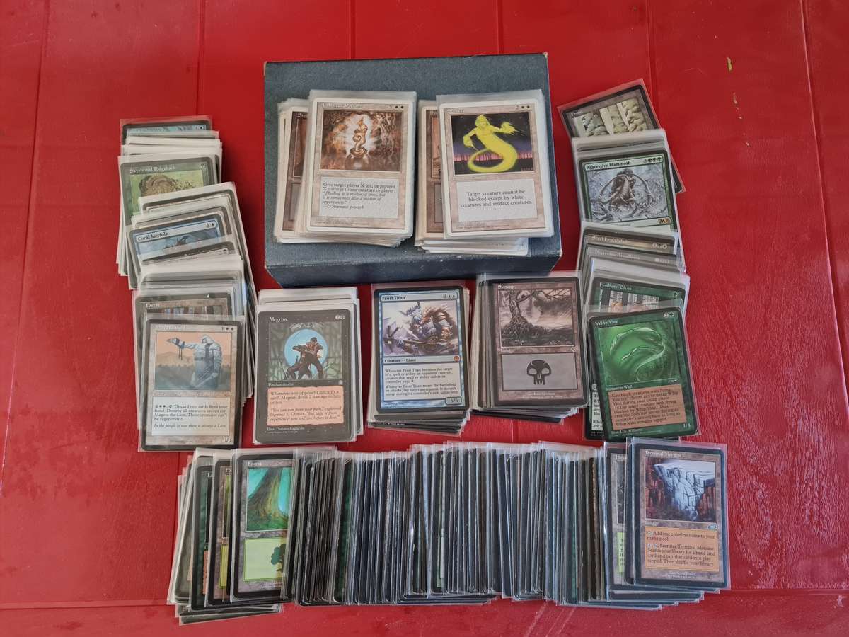 Lot of 400 magic the gathering cards