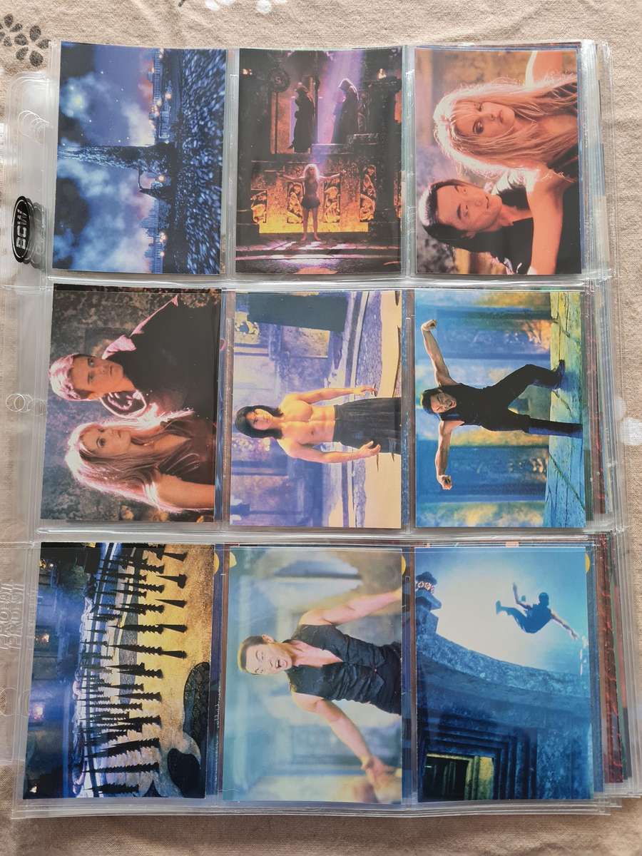 Lot of 126 mortal kombat cards