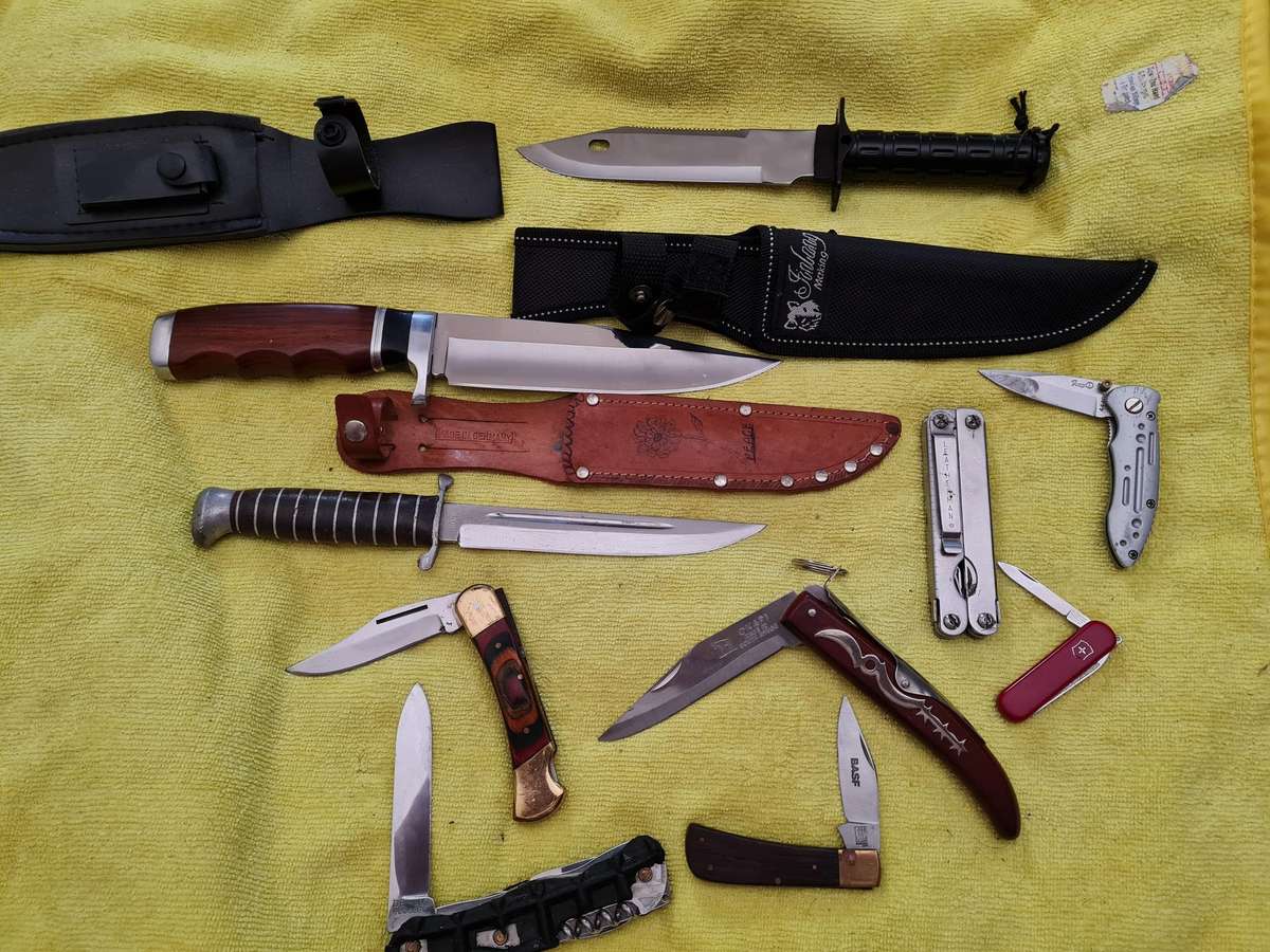 Lot of vintage knives