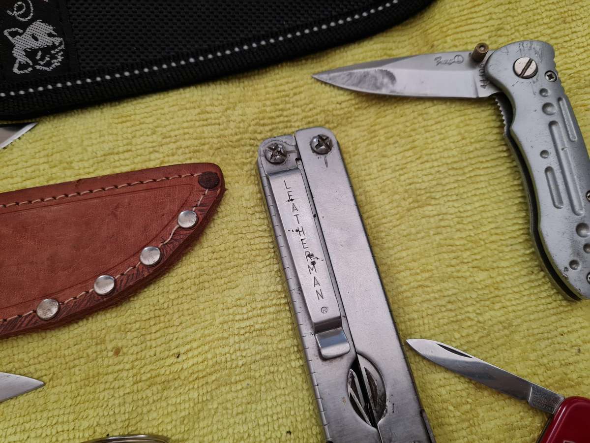 Lot of vintage knives