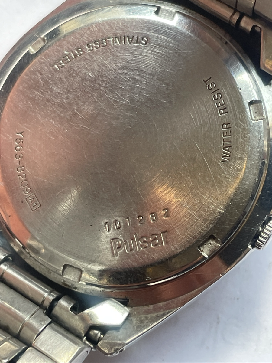 Vintage Watch - Pulsar Quartz Y563-8209 A1