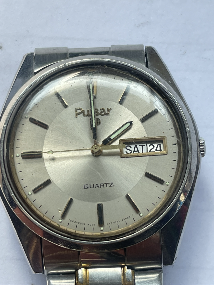 Vintage Watch - Pulsar Quartz Y563-8209 A1