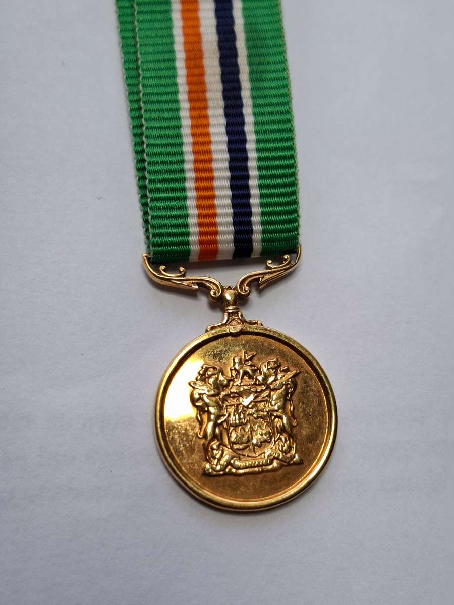 SADF - Distinguished Service medal (40-year service) - miniature, 9ct gold