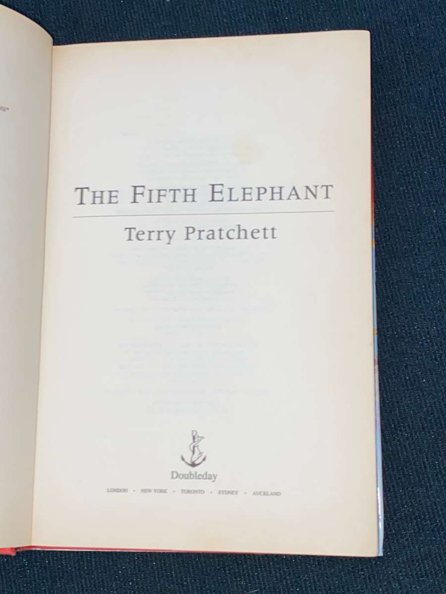 TERRY PRATCHETT THE FIFTH ELEPHANT