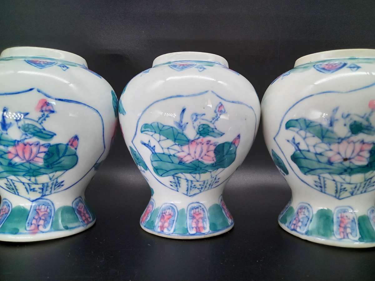 Vintage Chinoiserie! 5 x Chinese Hand Painted Water Lily & Birds Vases (12cm x 9cm)