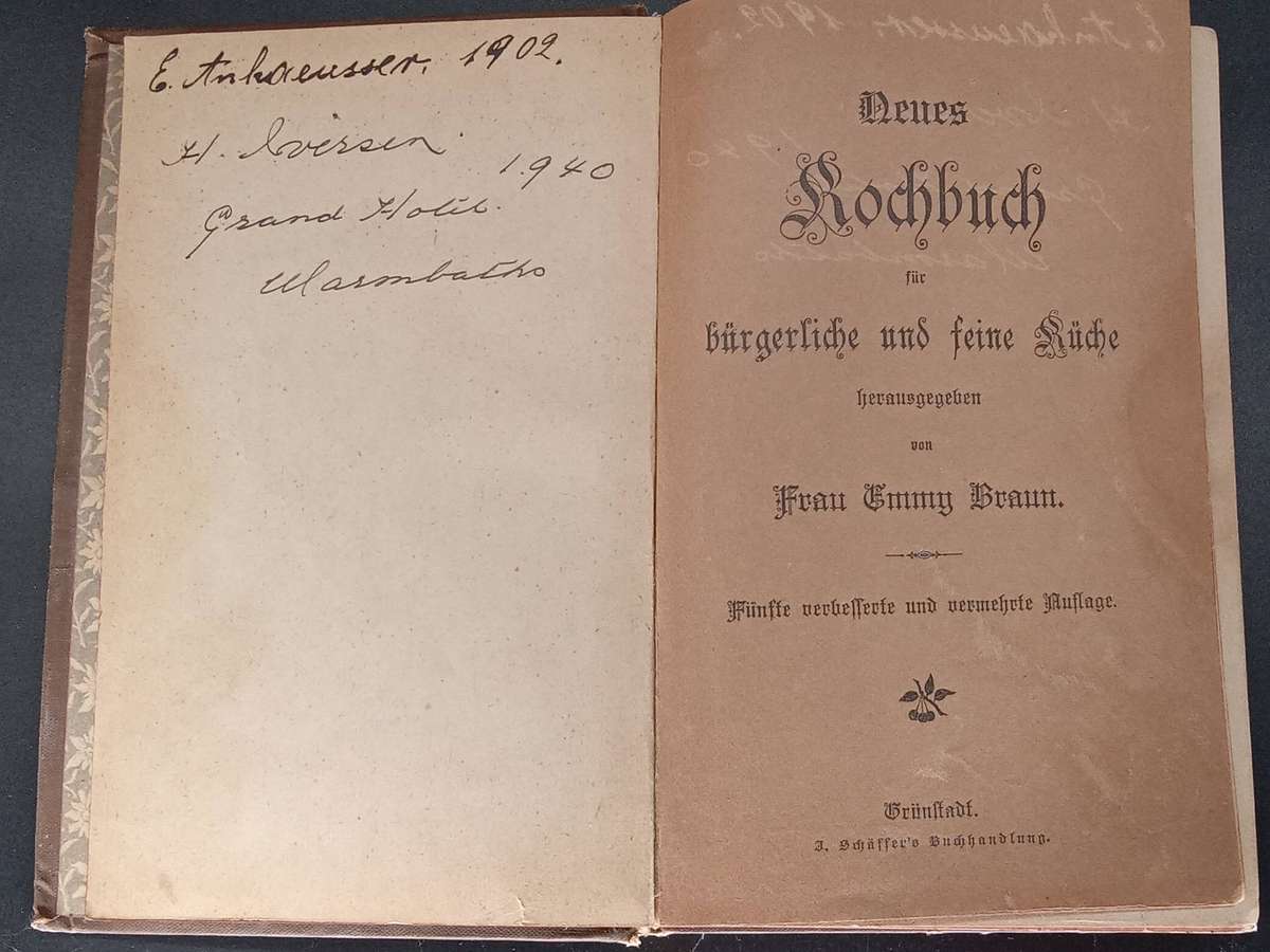 Selection of Antique Foreign Language Books Including Latin - English Dictionary