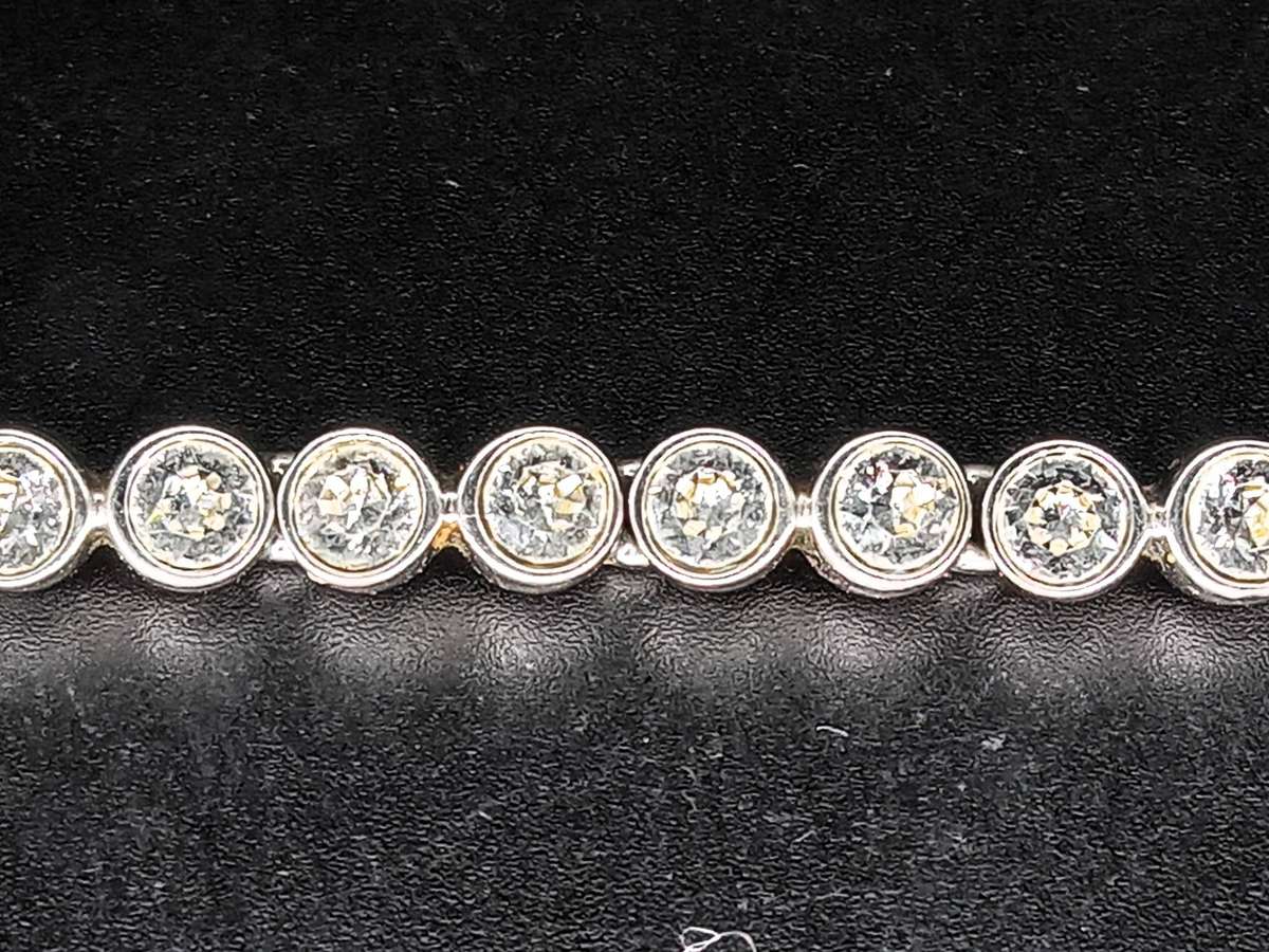 Swarovski Crystal Tennis Bracelet 17.5cm (including clasp) 14.38grams