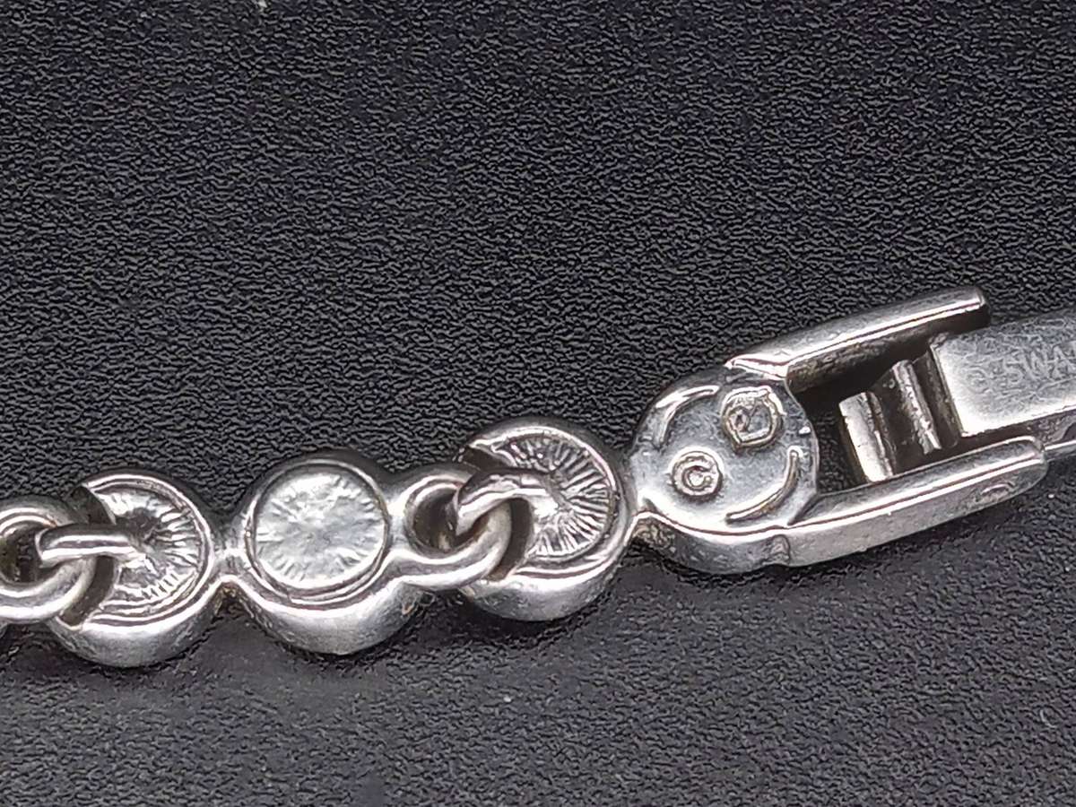 Swarovski Crystal Tennis Bracelet 17.5cm (including clasp) 14.38grams