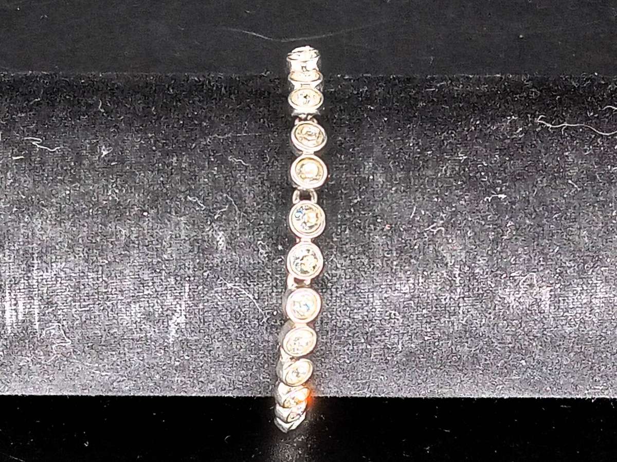 Swarovski Crystal Tennis Bracelet 17.5cm (including clasp) 14.38grams