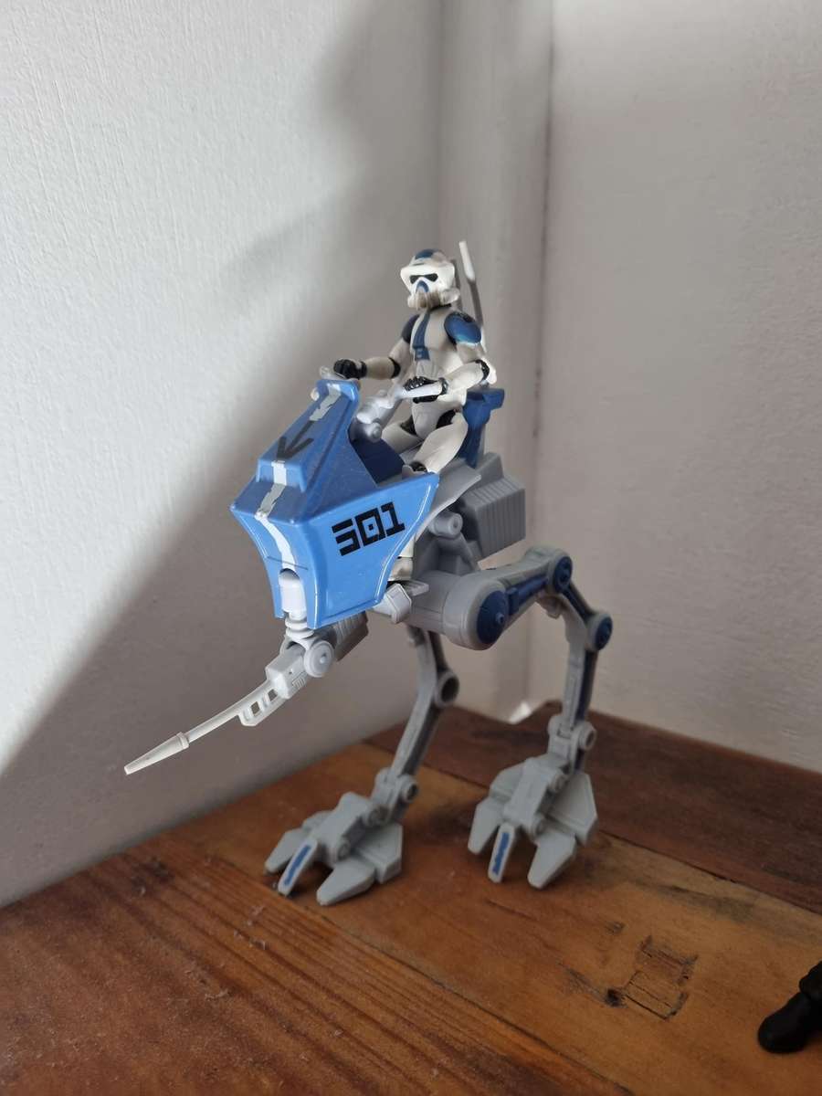 Star Wars | RARE Clone wars 3.75 Figure | 501st ARF Troopers + Walker