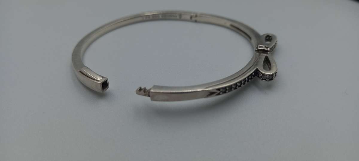 Pandora Bangle 14g