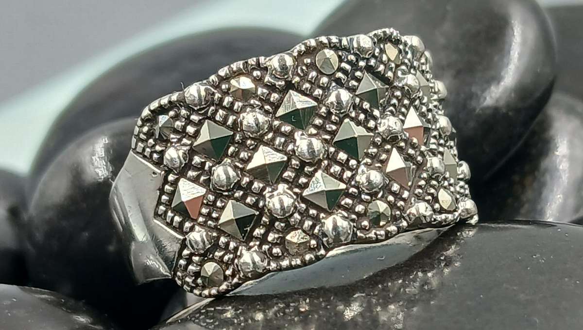 Beautiful Sterling Silver Ring with Marcasite