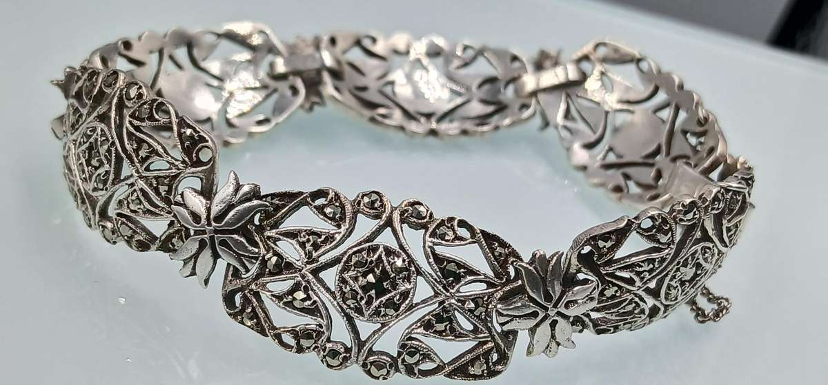 Beautiful Sterling Silver Bracelet with Marcasite