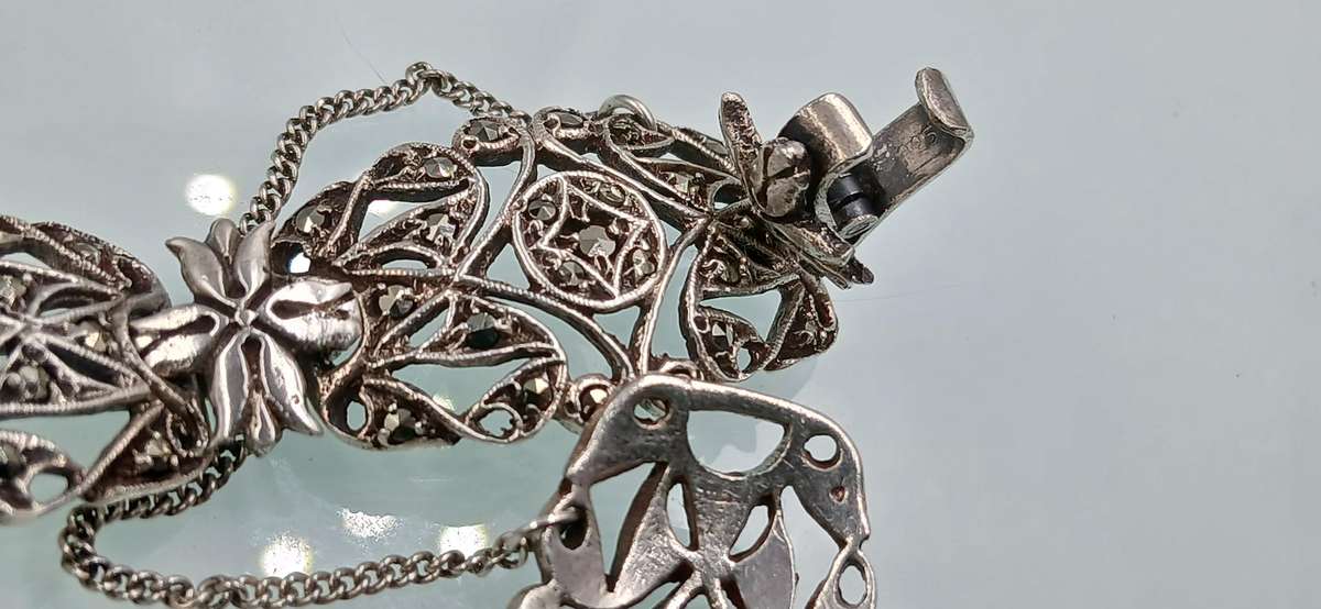 Beautiful Sterling Silver Bracelet with Marcasite