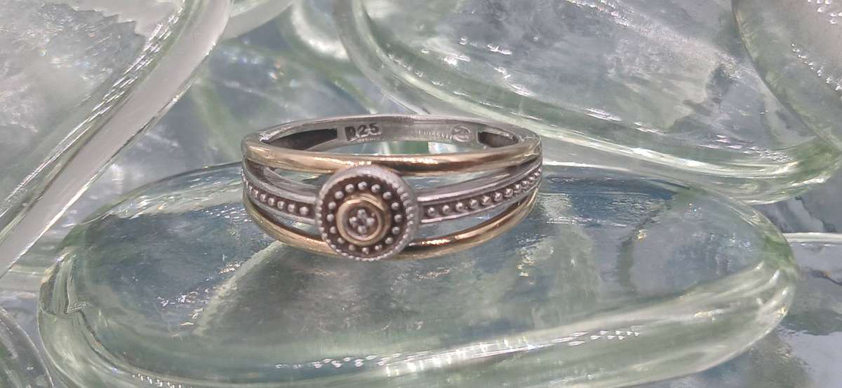 Beautiful Sterling Silver Ring with 9ct Gold