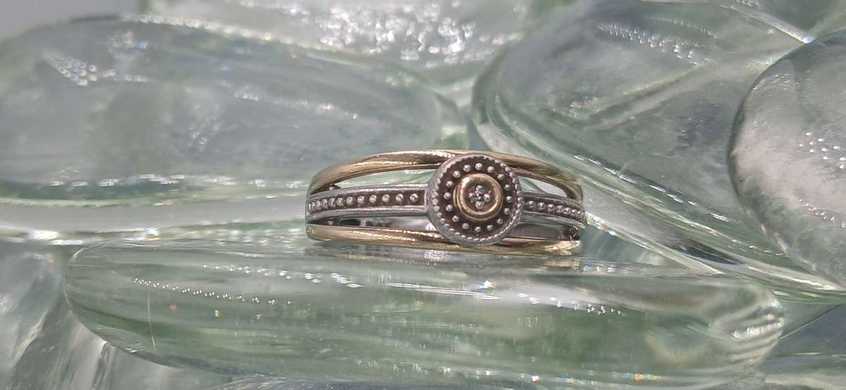 Beautiful Sterling Silver Ring with 9ct Gold