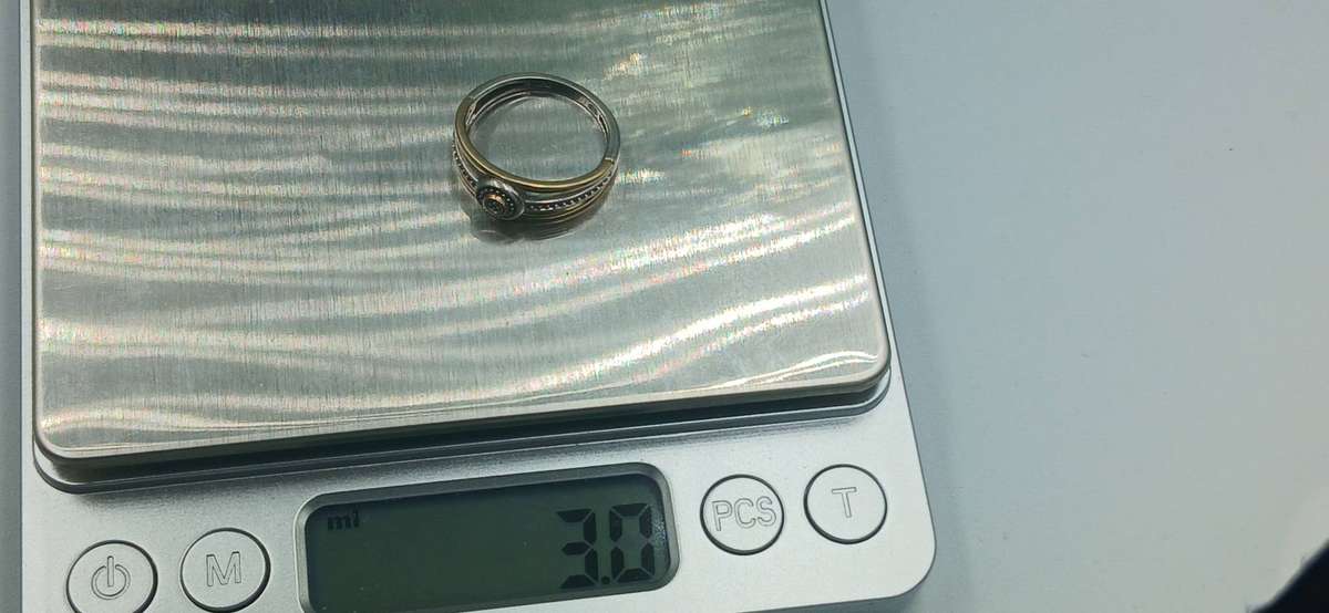 Beautiful Sterling Silver Ring with 9ct Gold