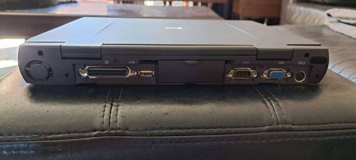 Vintage Dell Latitude CPi A300ST Pentium II laptop