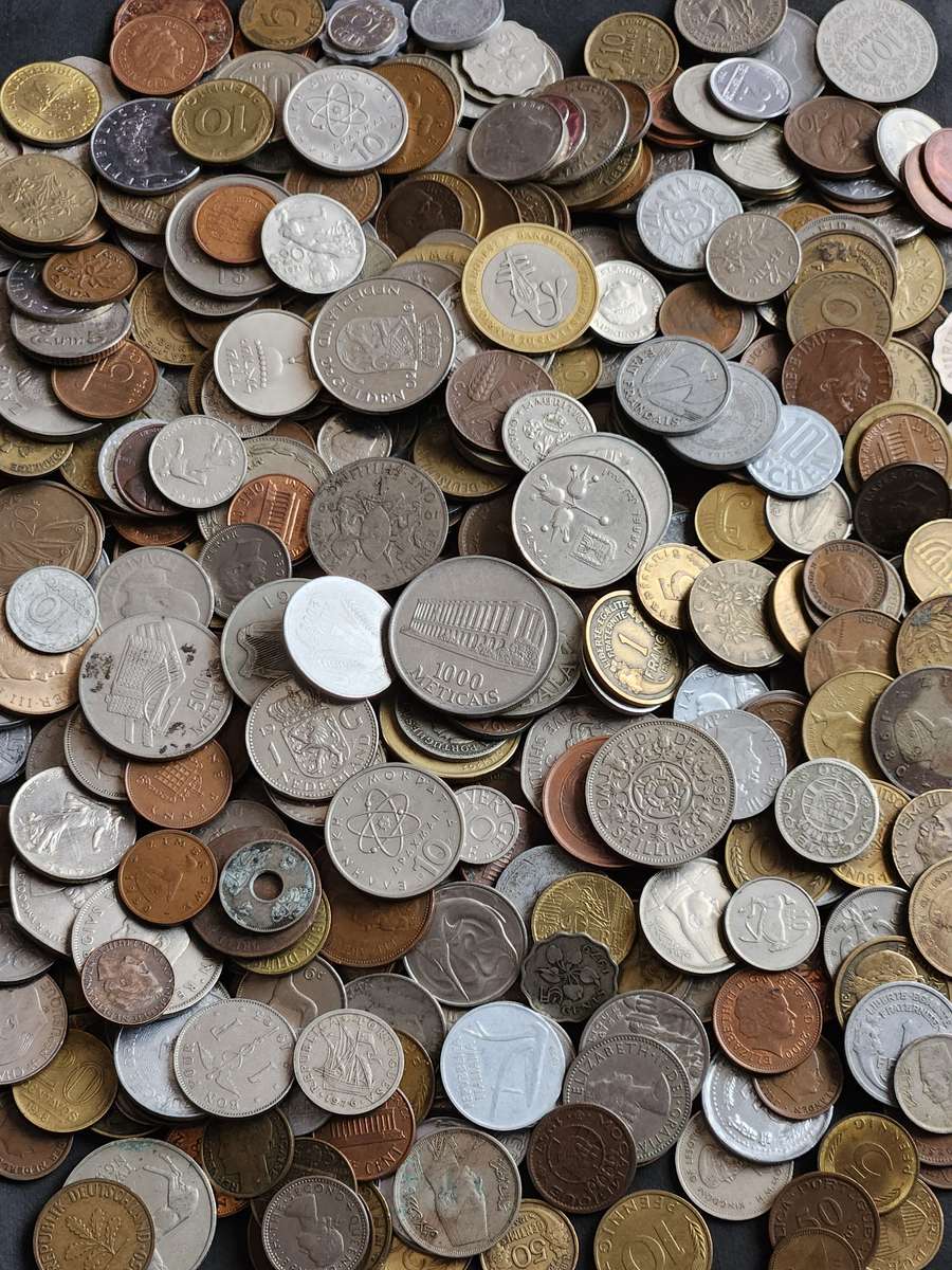 Mixed Lot of World Coins 2 kg - as per photograph