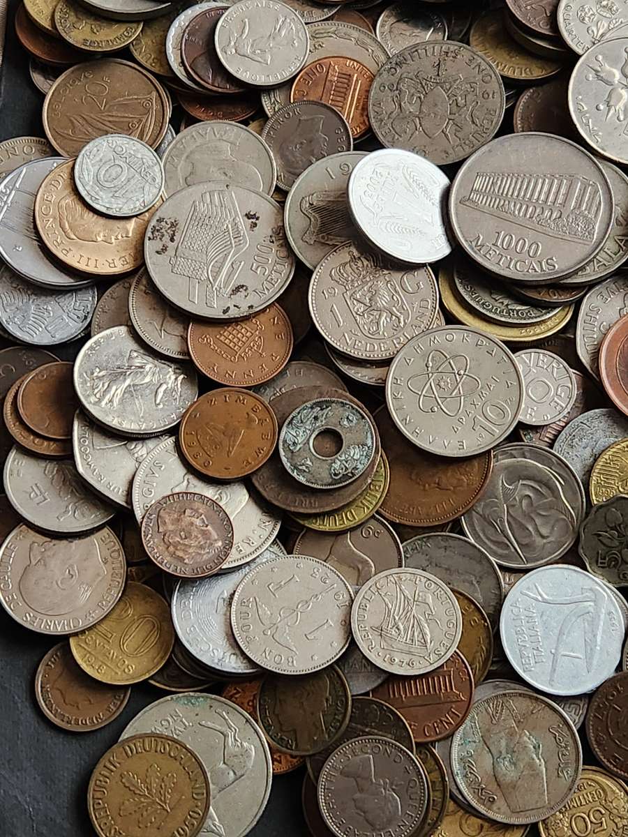 Mixed Lot of World Coins 2 kg - as per photograph