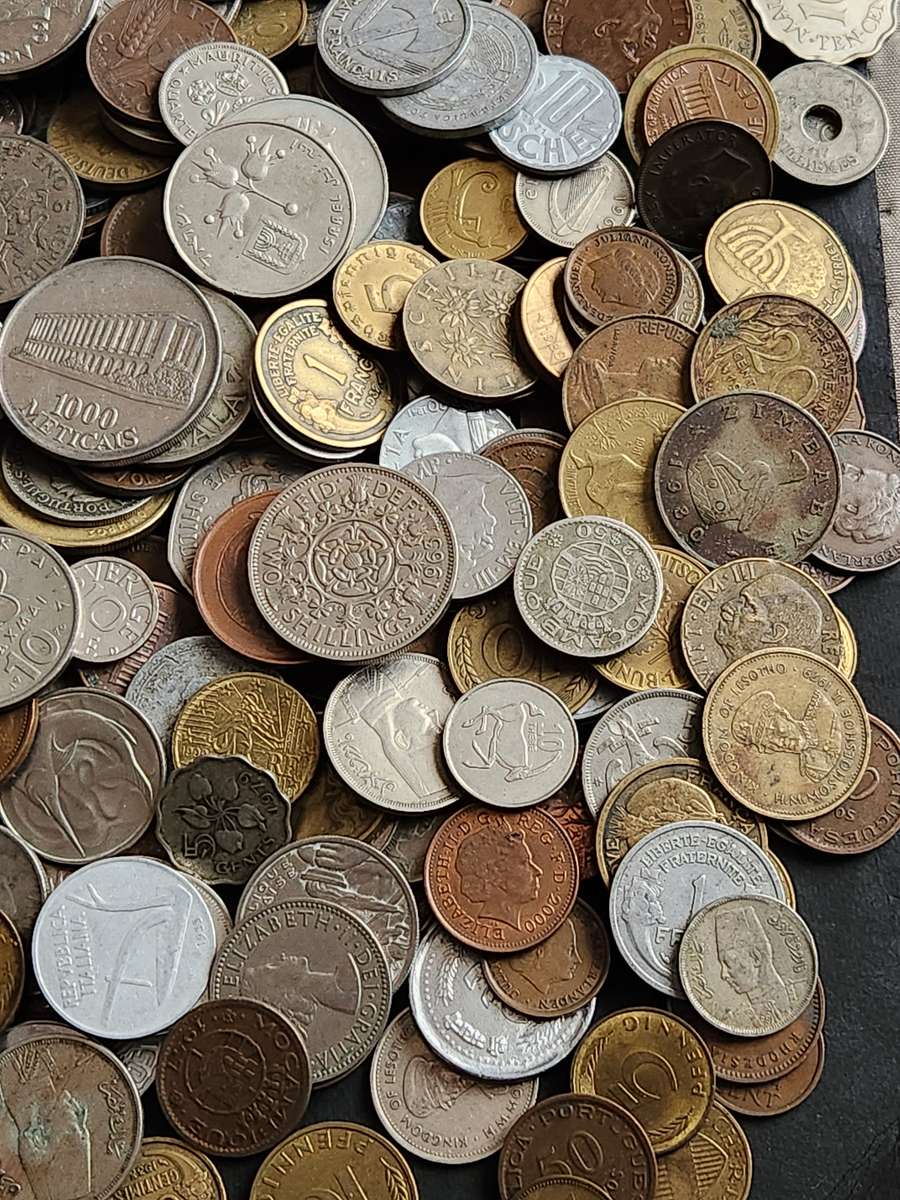 Mixed Lot of World Coins 2 kg - as per photograph