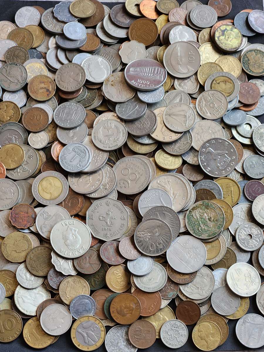 Mixed lot of World Coins 2 kg - as per photograph