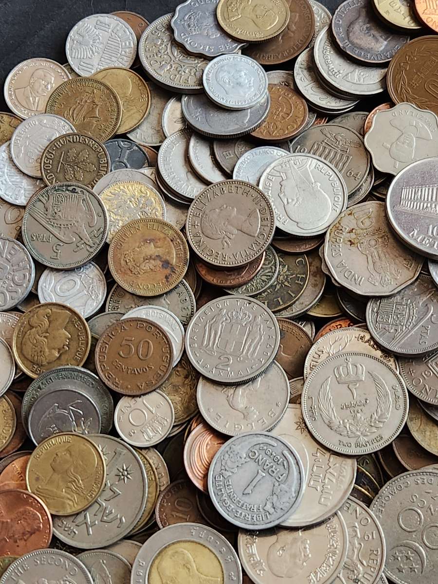 Mixed lot of World Coins 2 kg - as per photograph