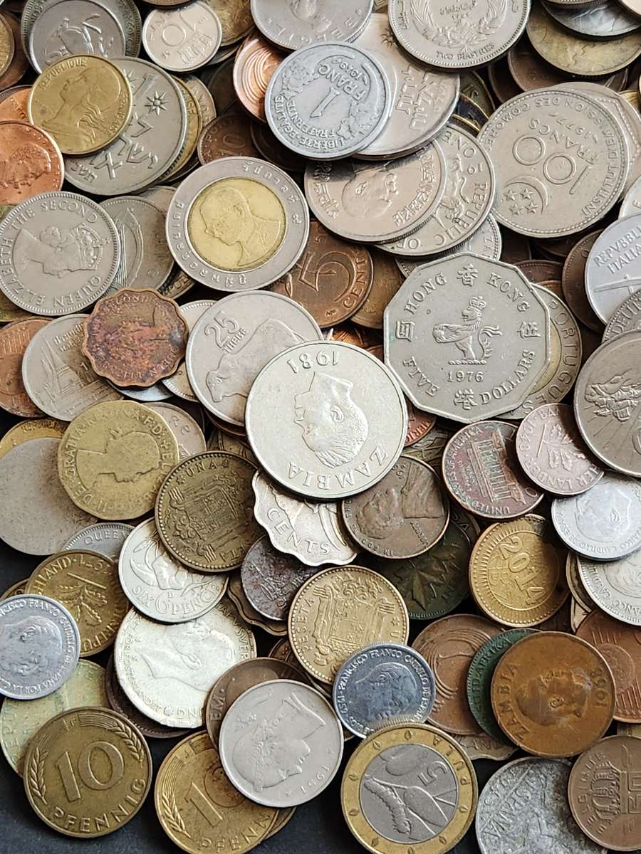 Mixed lot of World Coins 2 kg - as per photograph