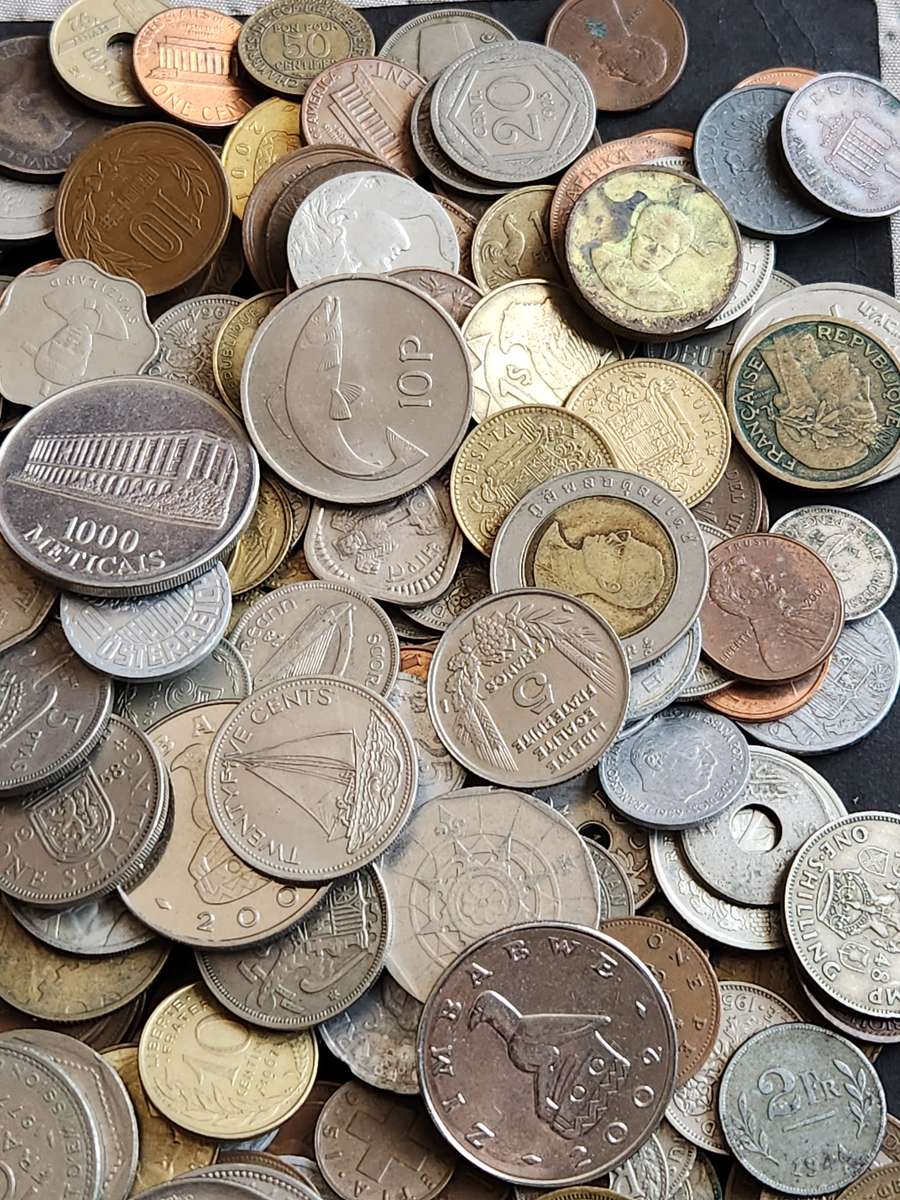 Mixed lot of World Coins 2 kg - as per photograph