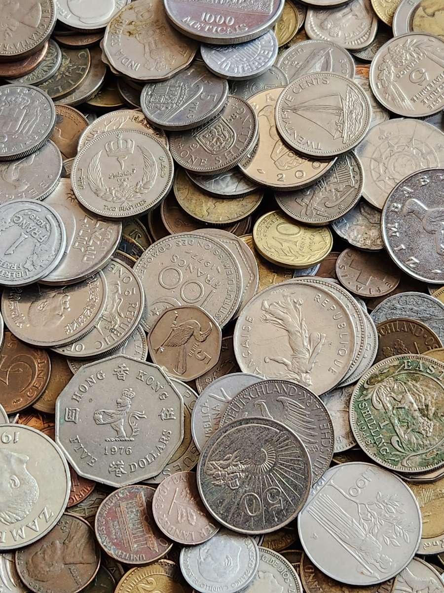 Mixed lot of World Coins 2 kg - as per photograph