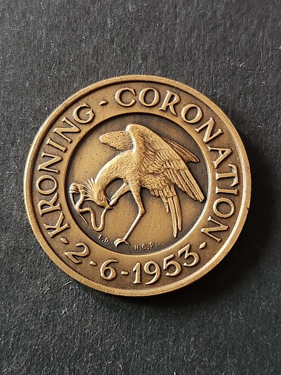 QEII Coronation Bronze Medallion 2/6/1953 - as per photograph