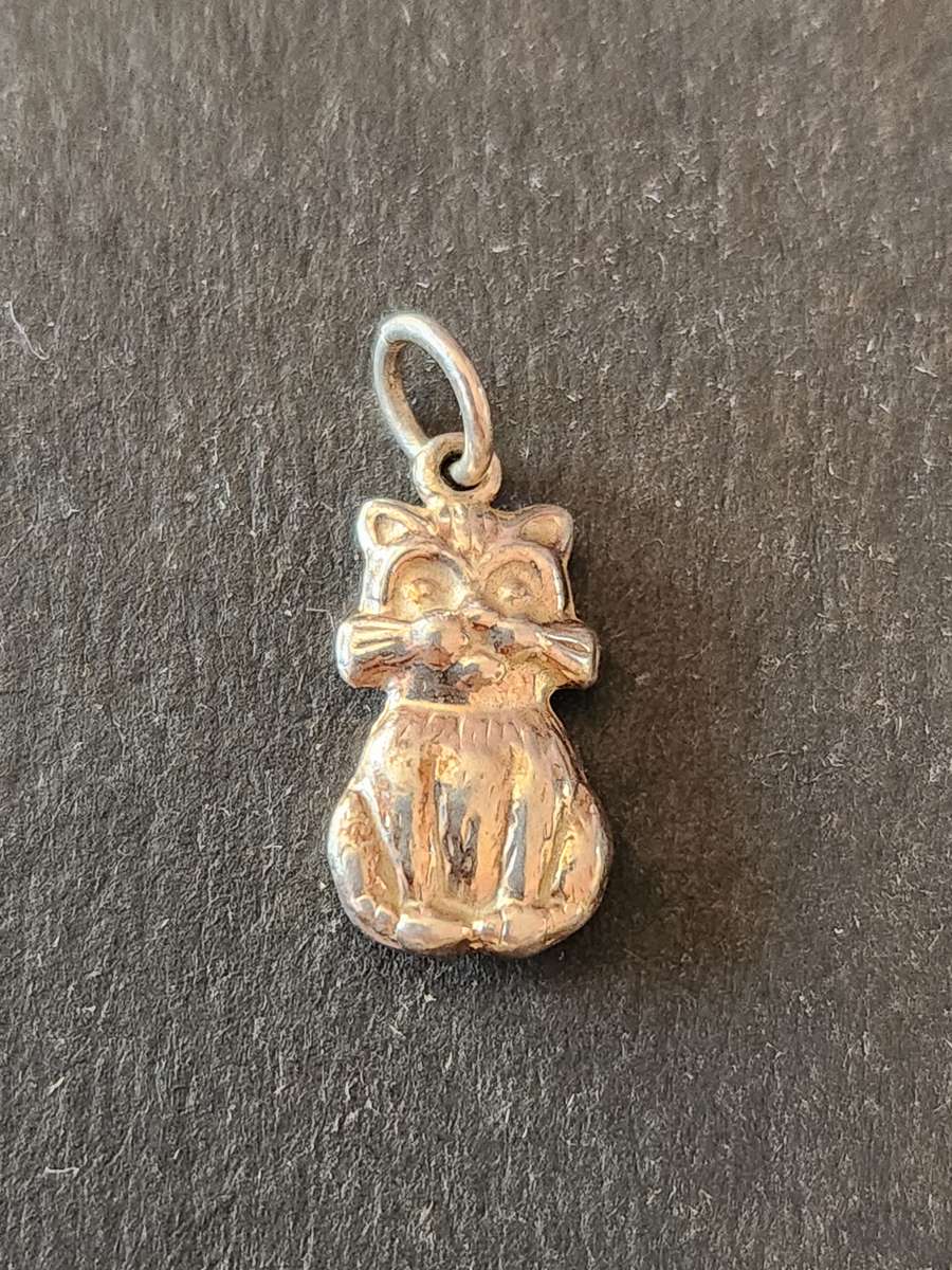 Vintage Silver Cat Charm 2.18g - as per photograph