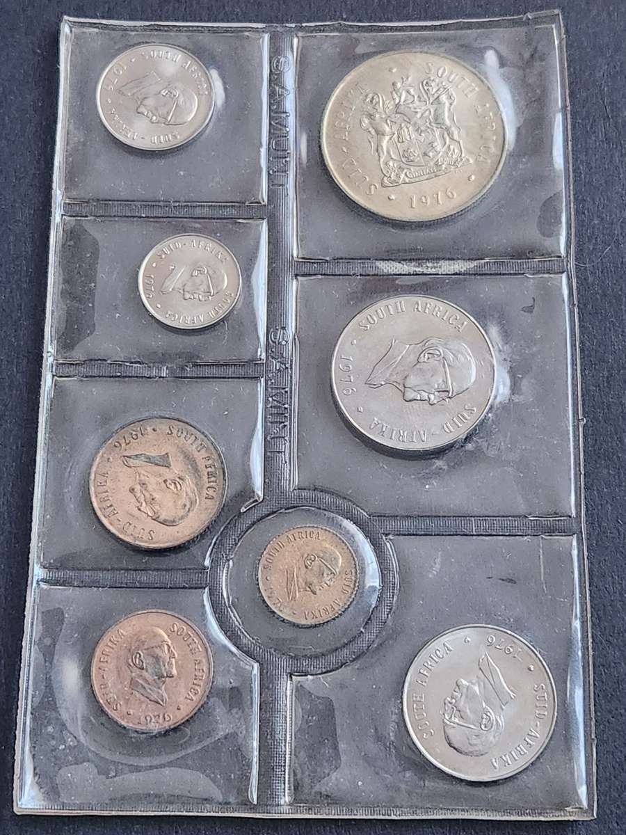 SA Mint Pack 1976 (including Silver One Rand) - as per photograph
