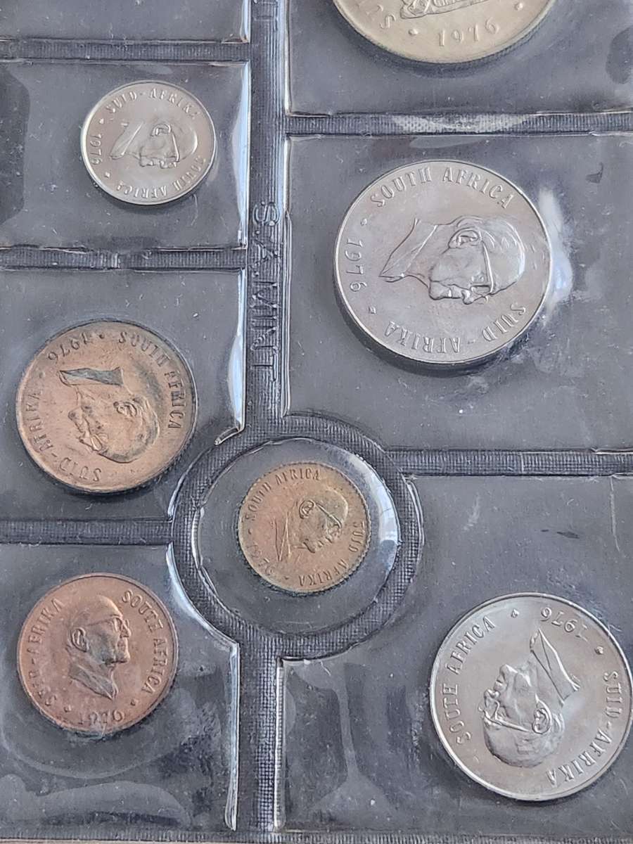 SA Mint Pack 1976 (including Silver One Rand) - as per photograph