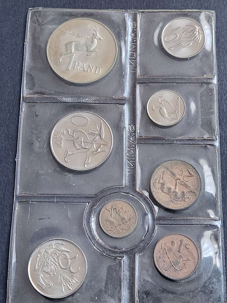 SA Mint Pack 1976 (including Silver One Rand) - as per photograph