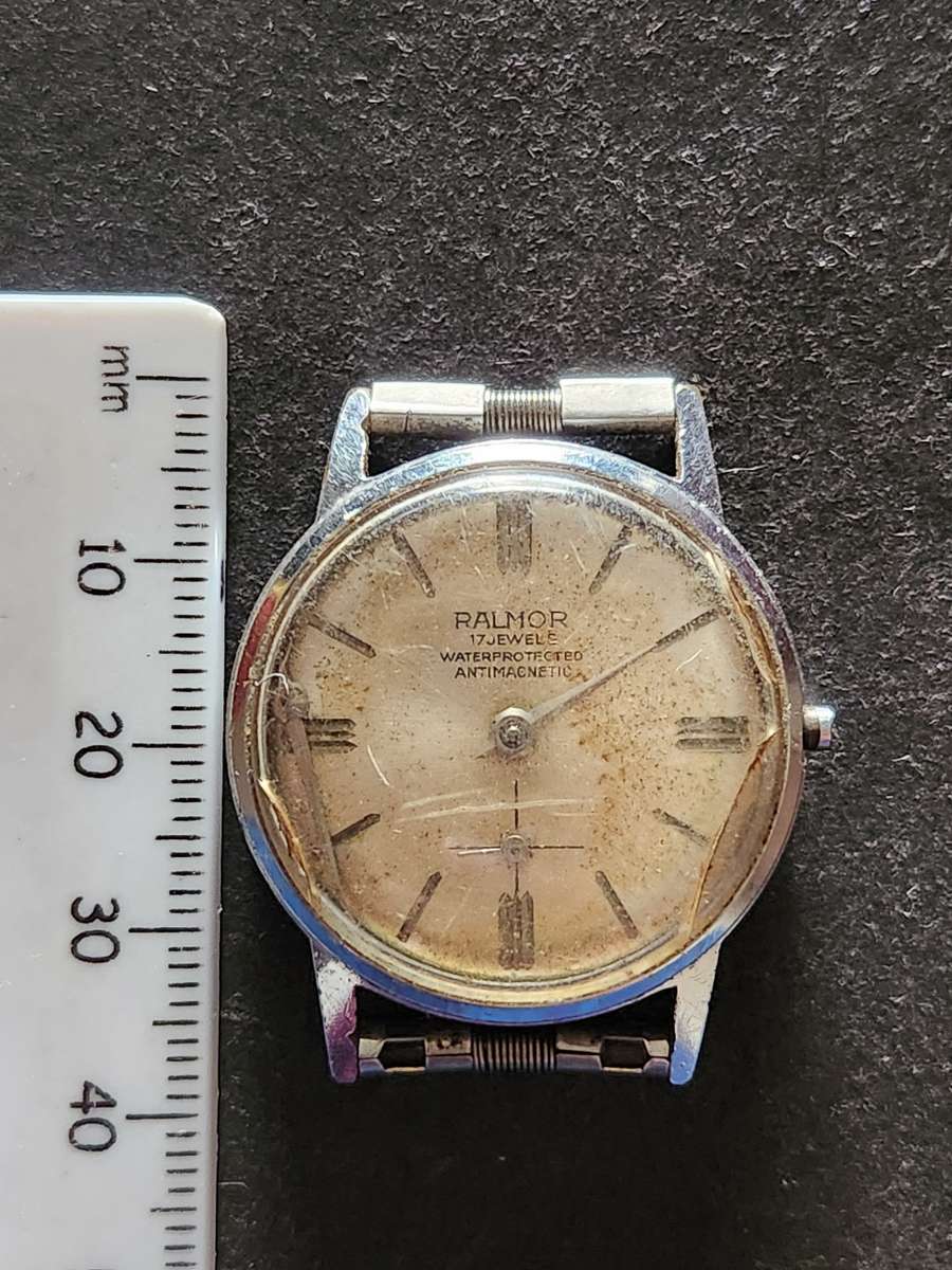 Vintage Men`s Ralmor 17 Jewels Water Protected Antimagnetic Watch missing winder (not working)